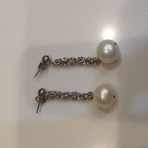 Silver/ Pearl earrings